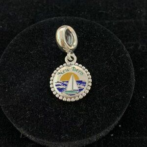 Pendant New Bern Exclusive Charm Pendant